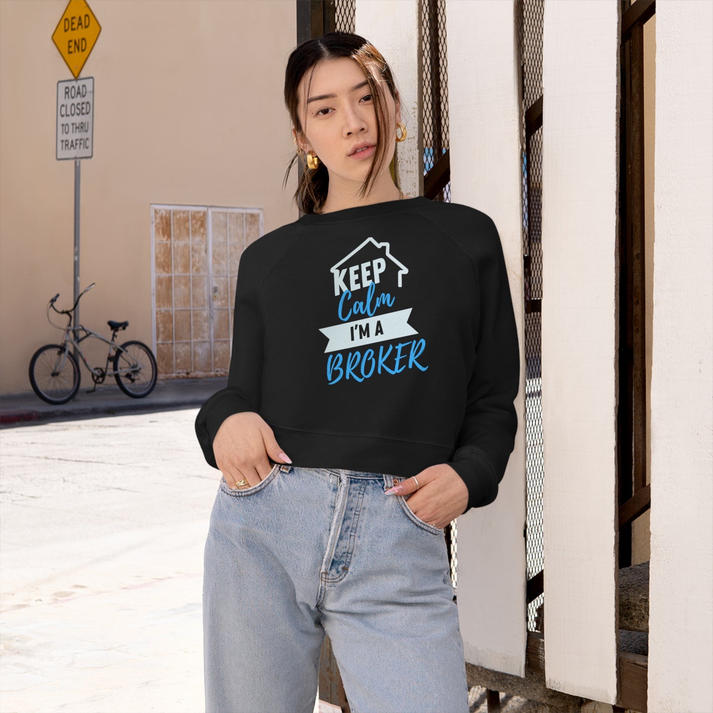 Keep Calm I'm a Broker Women's Cropped Fleece Pullover