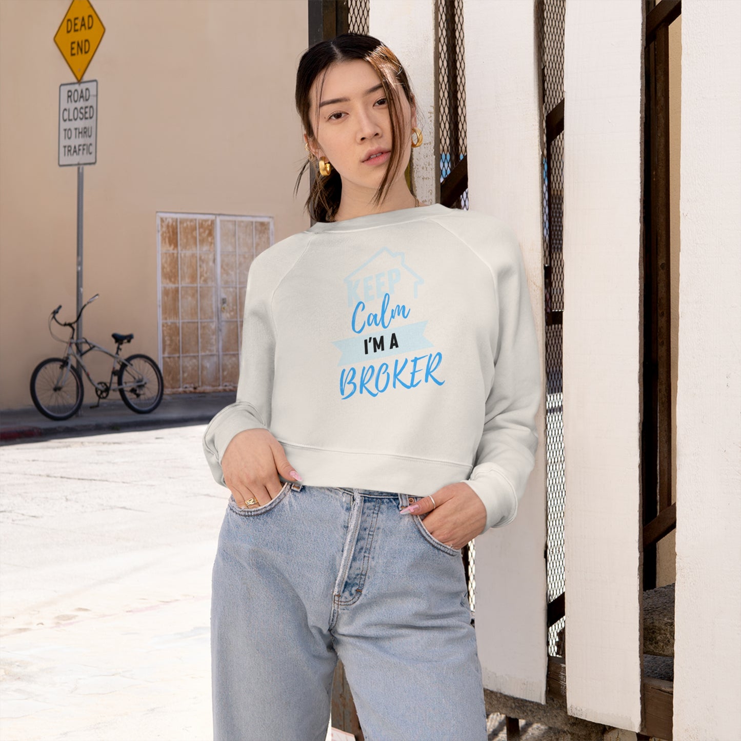 Keep Calm I'm a Broker Women's Cropped Fleece Pullover